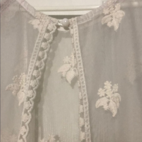 Sheer lace top - Picture 4 of 5